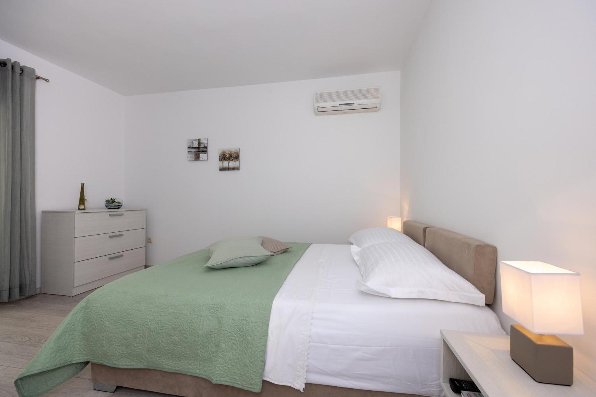 Apartmani Iva Tucepi Exterior photo